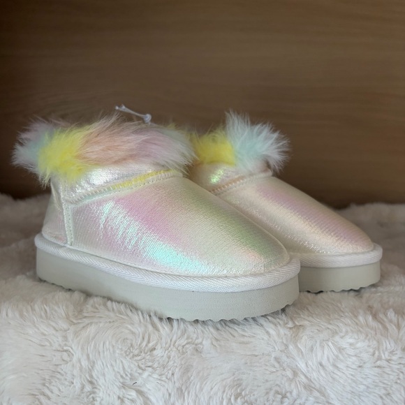 Munchkin by Stride Rite Other - ✨$15✨NWT•Stride Rite Munchkin Elys Toddler Girls Cozy Ankle Boots | Silver | 7T